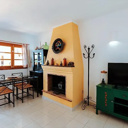 House With Terrace, Amazing Views And Private Shared Pool Nyaraló