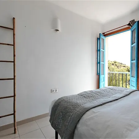 House With Terrace, Amazing Views And Private Shared Pool Nyaraló *
