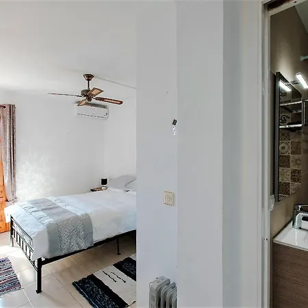 House With Terrace, Amazing Views And Private Shared Pool *