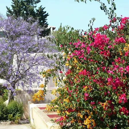 House With Terrace, Amazing Views And Private Shared Pool Nyaraló *