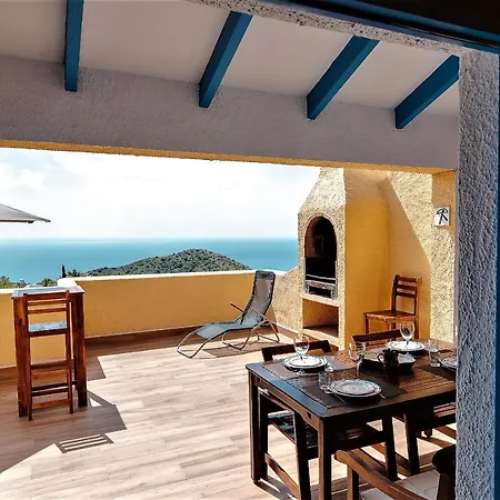 House With Terrace, Amazing Views And Private Shared Pool 別荘