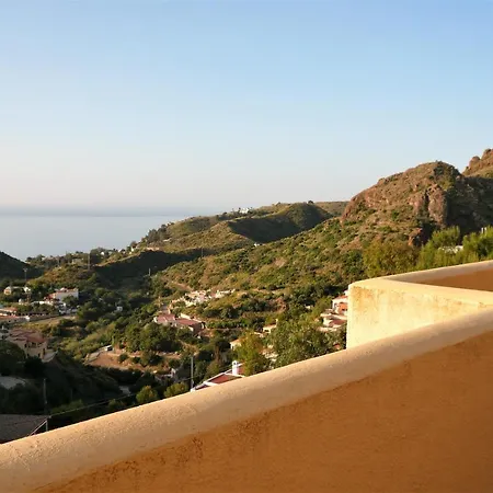 House With Terrace, Amazing Views And Private Shared Pool * モハカル