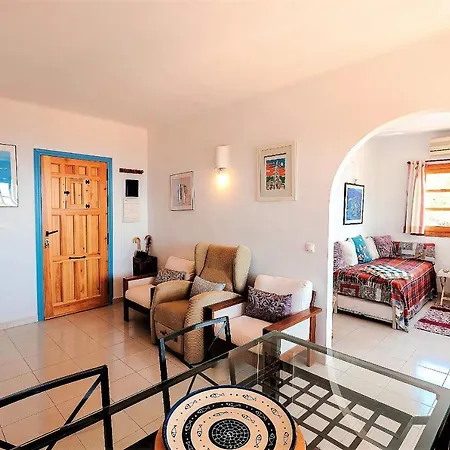 House With Terrace, Amazing Views And Private Shared Pool * モハカル